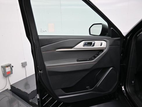 New 2025 Ford Explorer Active image 9