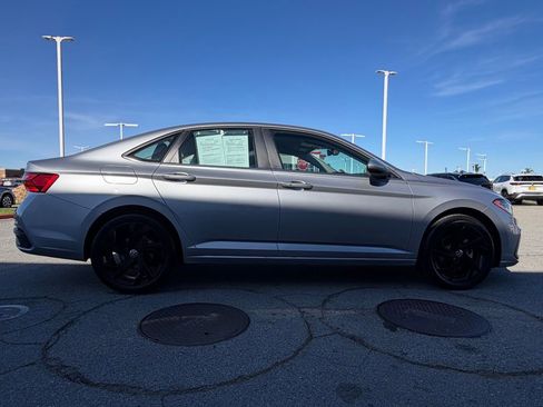 Certified 2025 Volkswagen Jetta SE w/ Black Wheel Package image 7