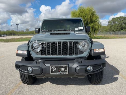 New 2025 Jeep Gladiator Sport AWD/4WD image 9