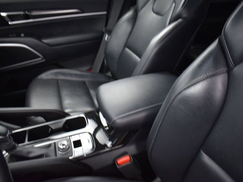 Certified 2025 Kia Telluride S image 14