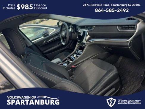 Used 2023 Jeep Grand Cherokee L Laredo image 13