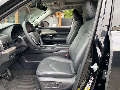 Used 2026 Toyota Grand Highlander AWD image 14