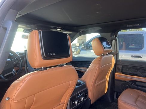 Used 2023 Ford Expedition Platinum image 11