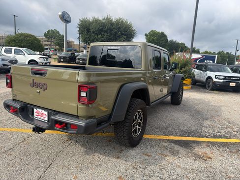 Used 2025 Jeep Gladiator Rubicon AWD/4WD image 5