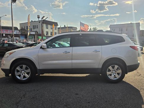 Used 2011 Chevrolet Traverse LT w/ Personal Connectivity Package FWD image 6