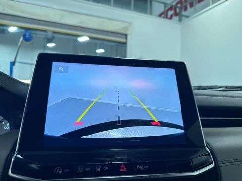 Used 2025 Jeep Compass Limited image 25