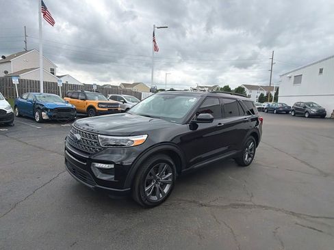 Used 2023 Ford Explorer XLT w/ Equipment Group 202A AWD/4WD image 3