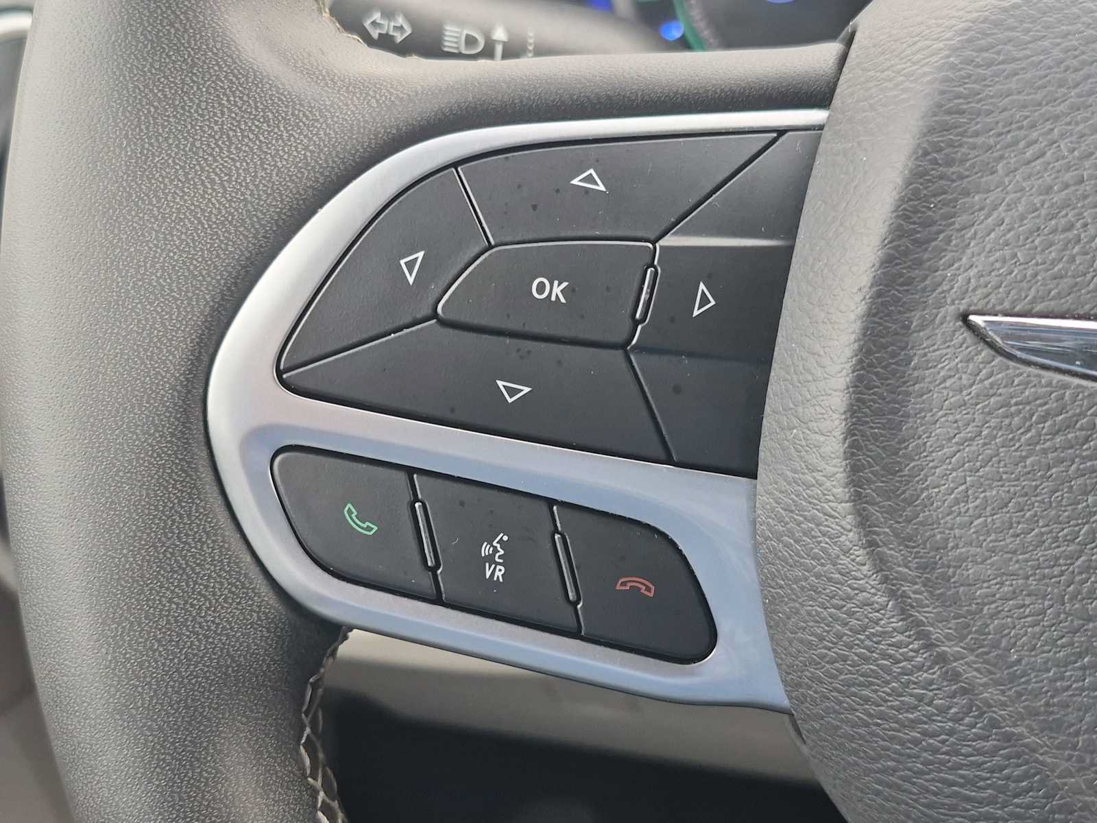 Used 2024 Chrysler Pacifica Limited FWD image 23