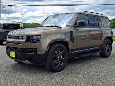 Used 2022 Land Rover Defender 110 X-Dynamic SE AWD/4WD image 3