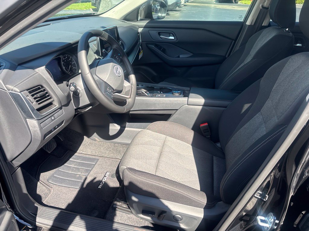 Certified 2026 Nissan Rogue SV AWD/4WD image 5