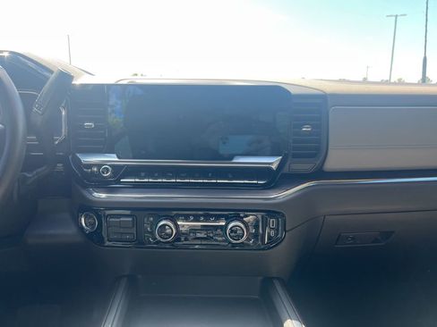 Used 2025 GMC Sierra 2500 SLT w/ SLT Premium Package AWD/4WD image 18