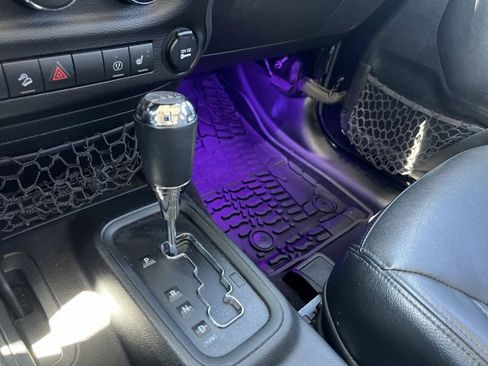 Used 2017 Jeep Wrangler Sahara AWD/4WD image 15