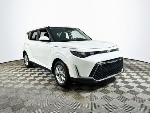Used 2023 Kia Soul S FWD image 1
