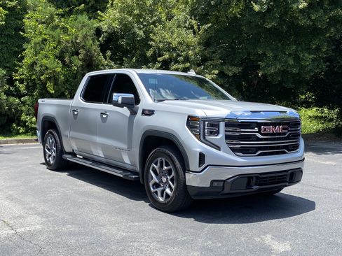 Used 2022 GMC Sierra 1500 SLT w/ SLT Premium Package AWD/4WD image 2