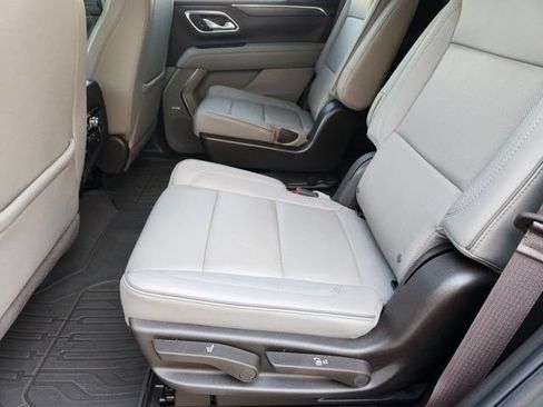 Used 2024 GMC Yukon SLT w/ SLT Premium Package RWD image 30