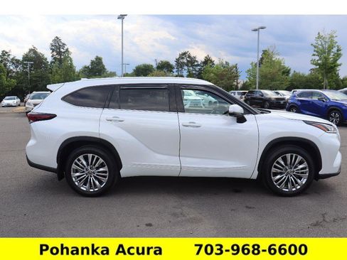 Used 2025 Toyota Highlander Platinum AWD/4WD image 8