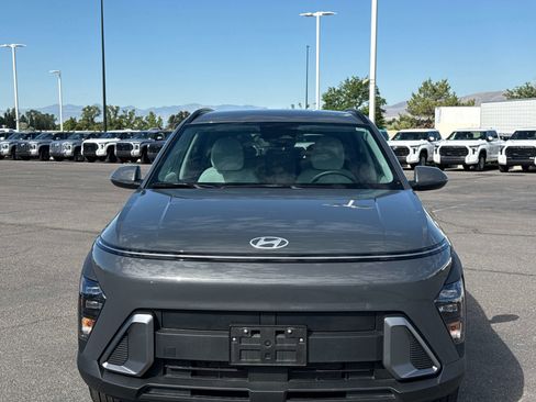 Used 2025 Hyundai Kona SEL AWD/4WD image 2