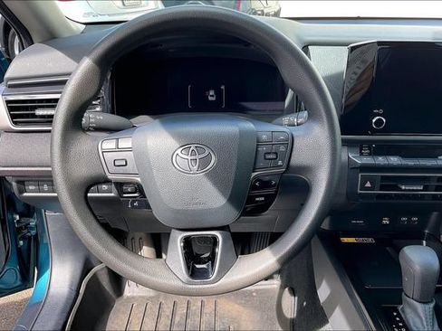 Used 2025 Toyota Camry LE FWD image 5
