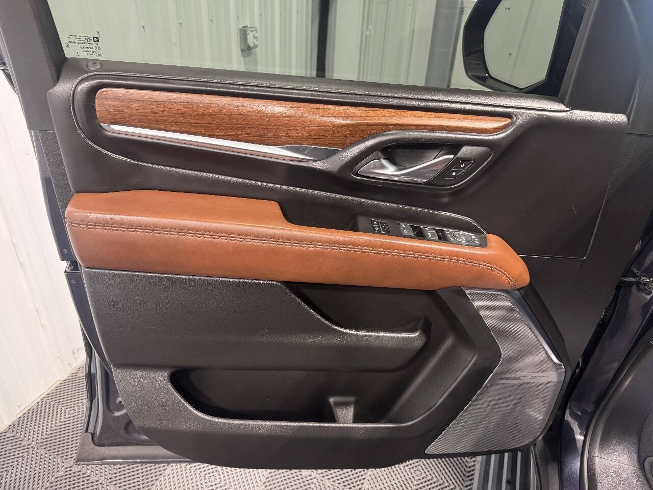 Used 2023 GMC Yukon Denali Ultimate AWD/4WD image 9