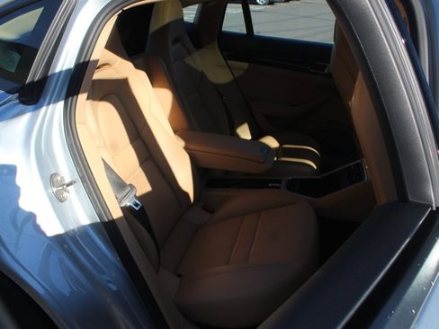 Used 2018 Porsche Panamera 4 image 18