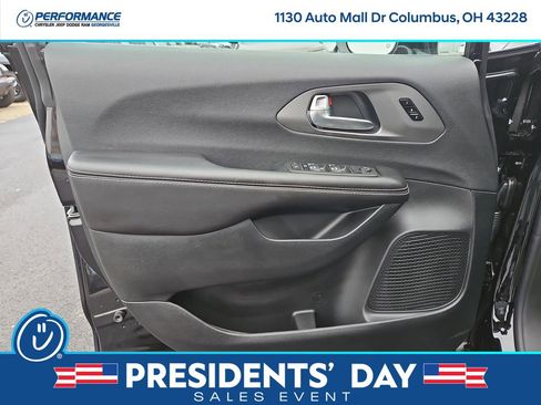 New 2026 Chrysler Pacifica Select image 19