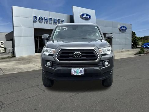 Used 2022 Toyota Tacoma SR5 AWD/4WD image 9