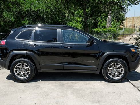 Used 2022 Jeep Cherokee Trailhawk w/ Sun, Sound & Nav Group AWD/4WD image 15