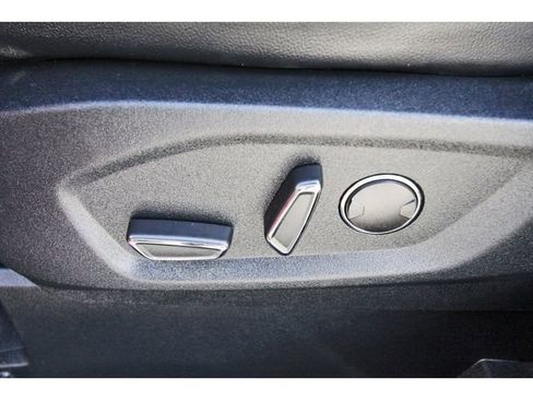 Used 2019 Ford Edge Titanium image 27