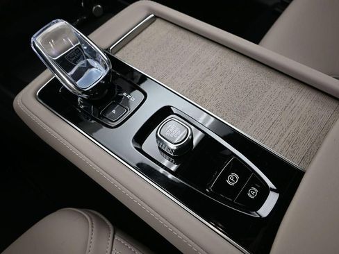 New 2026 Volvo XC90 B6 Plus image 18
