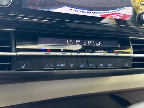 Used 2023 Toyota Sienna XLE image 29