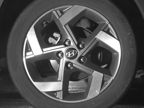 Used 2025 Hyundai Venue SEL FWD image 15