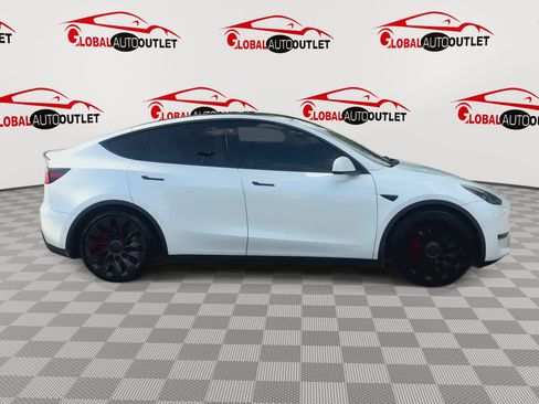Used 2022 Tesla Model Y Performance AWD/4WD image 9