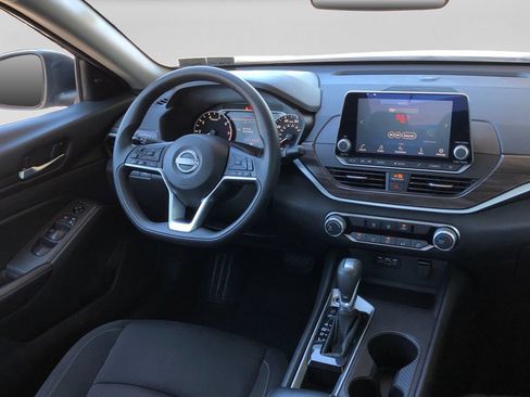 Used 2025 Nissan Altima 2.5 SV FWD image 15