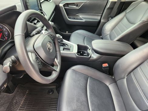 Used 2022 Toyota RAV4 XLE Premium FWD image 12