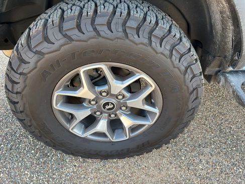 Used 2023 Ford Bronco Badlands image 10