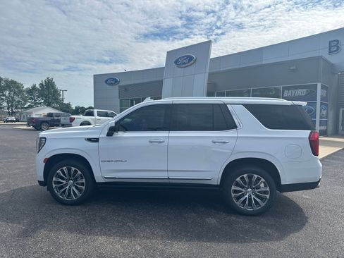 Used 2021 GMC Yukon Denali w/ Denali Premium Package AWD/4WD image 9