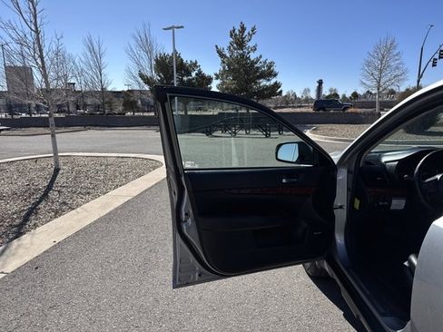 Used 2011 Subaru Outback 2.5i Limited image 11