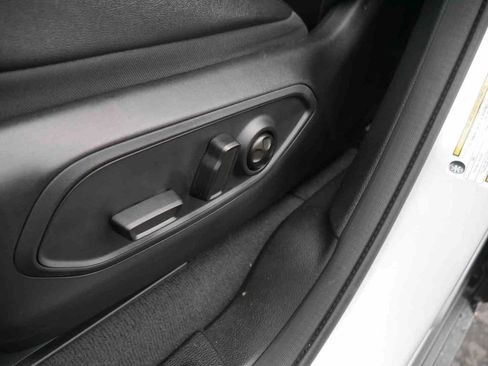 Used 2023 Jeep Grand Cherokee L Laredo image 27