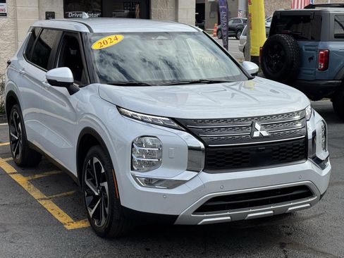 Used 2024 Mitsubishi Outlander SE image 8
