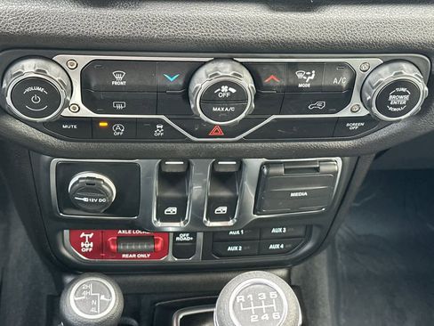 Used 2025 Jeep Wrangler Willys image 22