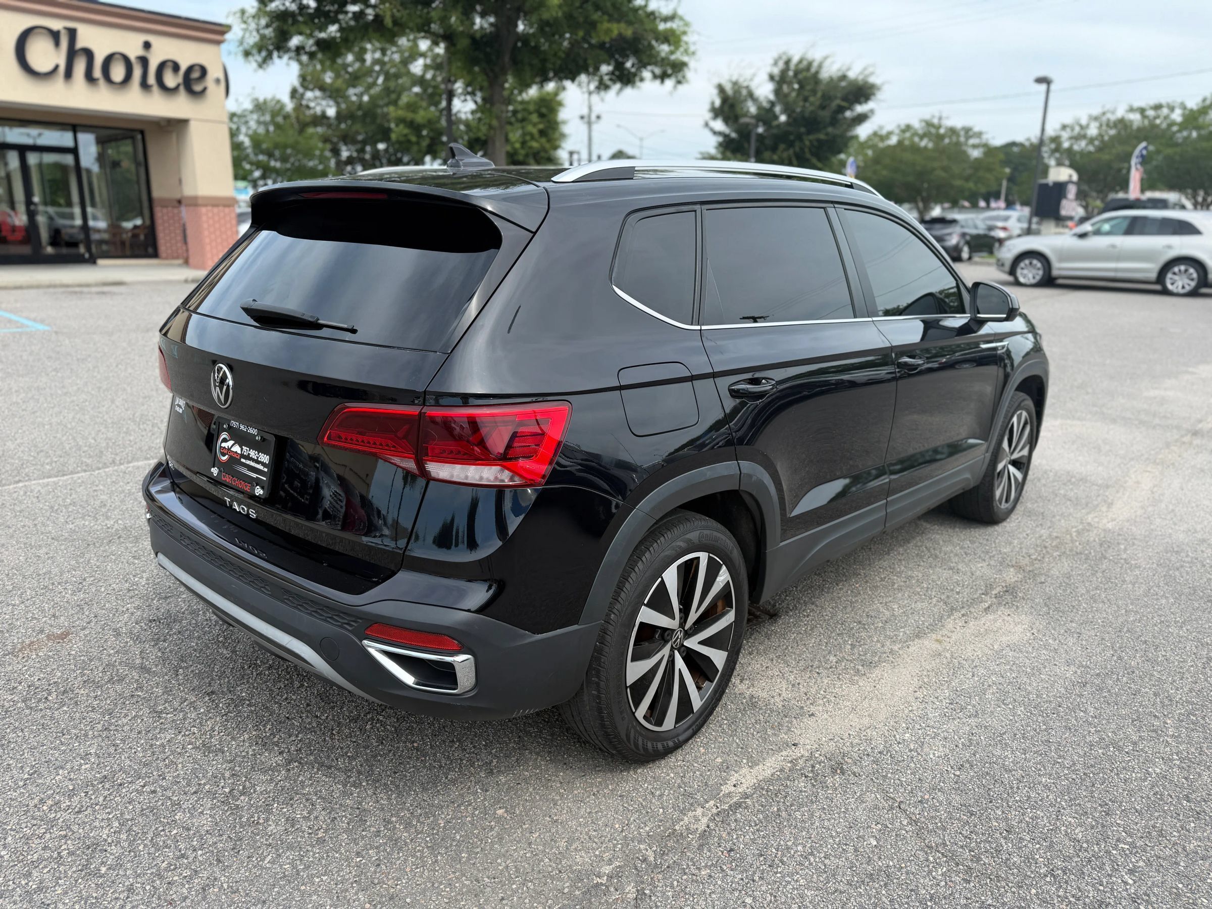 Used 2022 Volkswagen Taos SE FWD image 8