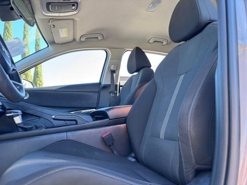 Used 2022 Hyundai Elantra SE image 15