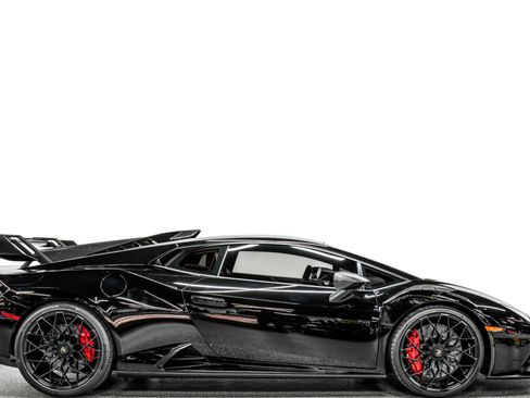 Used 2021 Lamborghini Huracan STO image 2