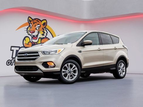 Used 2017 Ford Escape SE image 1