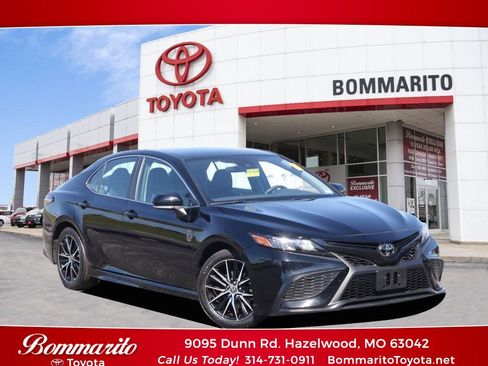 Used 2024 Toyota Camry SE FWD image 1