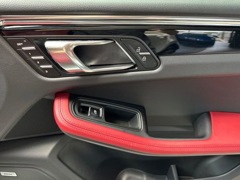 Used 2025 Porsche Macan image 20