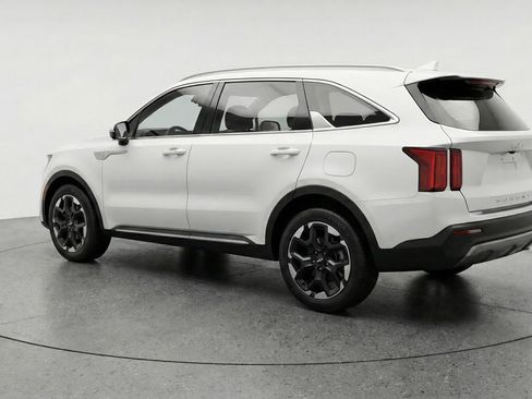 Used 2024 Kia Sorento S image 6