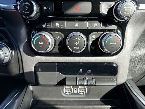 Used 2024 RAM 1500 Laramie image 28