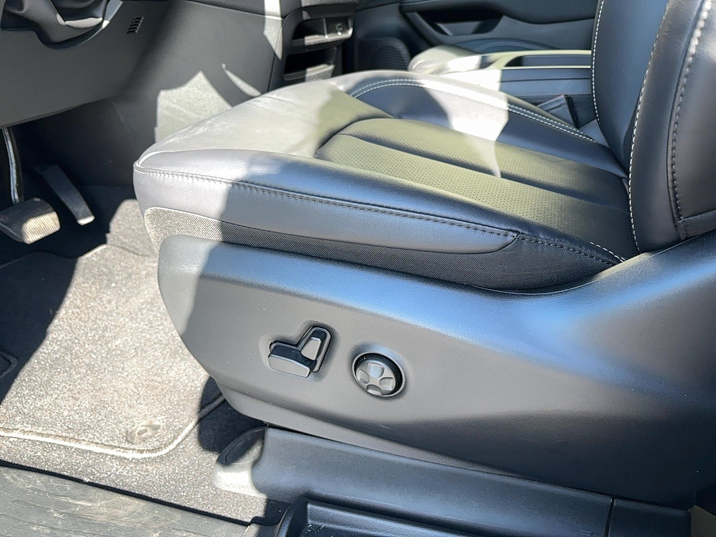 New 2026 Chrysler Pacifica Select AWD/4WD image 21