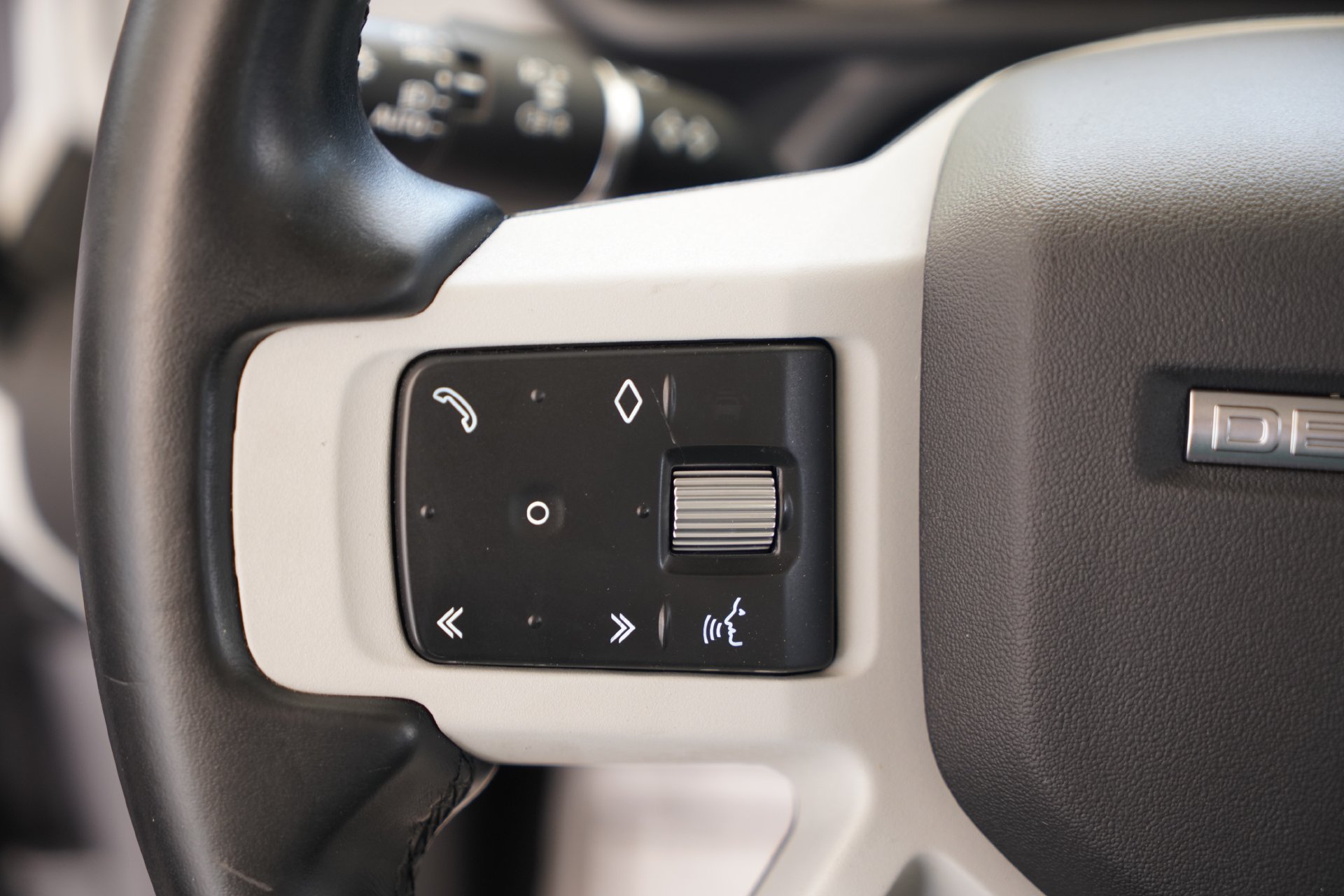 Used 2023 Land Rover Defender 110 SE AWD/4WD image 13